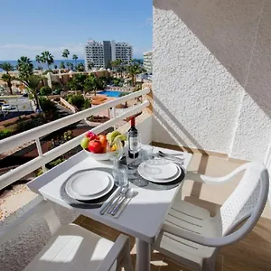 319 Modern Accommodation,sea View, Wi Fi And Pool Appartamento